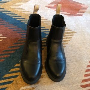 Doc Martens, like new: vegan leather, Flora style